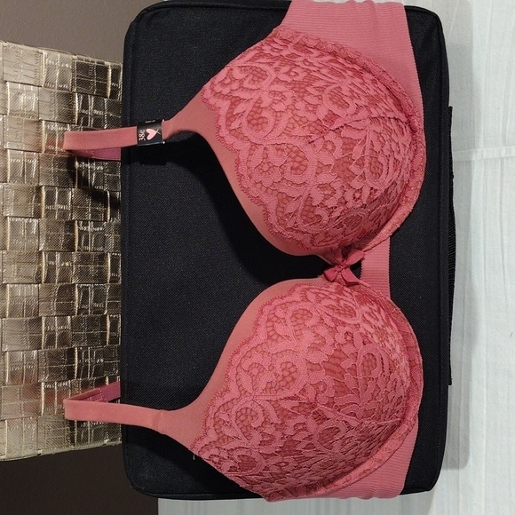 𝅺VICTORIA'S SECRET 38C NWT SOFT MUAVE BURGANDY BRA
